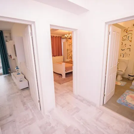 Fantasy Apartment Mamaia